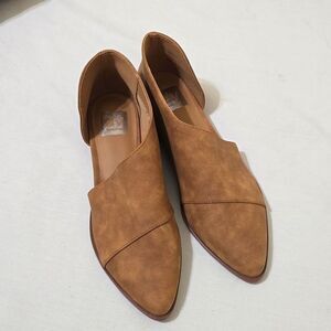 NWOT! by Dolce Vita Fargo Asymmetrical Loafers in tan color size 8